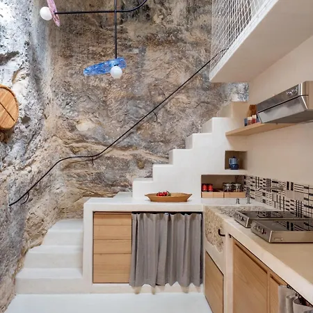 Grotta E Carrubo *